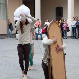 Cristina Valido asiste a una actuación del colectivo Arte en la Diversidad./Tony Cuadrado Freelancer