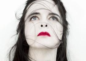 AmÈlie Nothomb
Photo : Jean-Baptiste Mondino
Droits cÈdÈs 2 ans ‡ partir du 04/2007