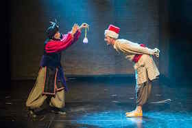 Una_escena_del_musical_Aladino_que_llega_al_Teatro_Cruce_de_las_Culturas_de_Arinagacopia