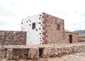 La_cal_combinada_con_la_piedra_en_una_casa_de_Fuerteventura_copia