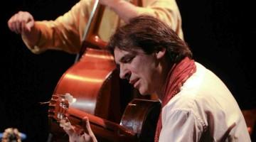 Dos de los músicos de cuerda más reconocidos del jazz flamenco español, el guitarrista Agustín Carbonell, "El Bola, y el contrabajista Javier Colina, inauguraron el V Festival de Guitarra de La Laguna, en el teatro Leal.