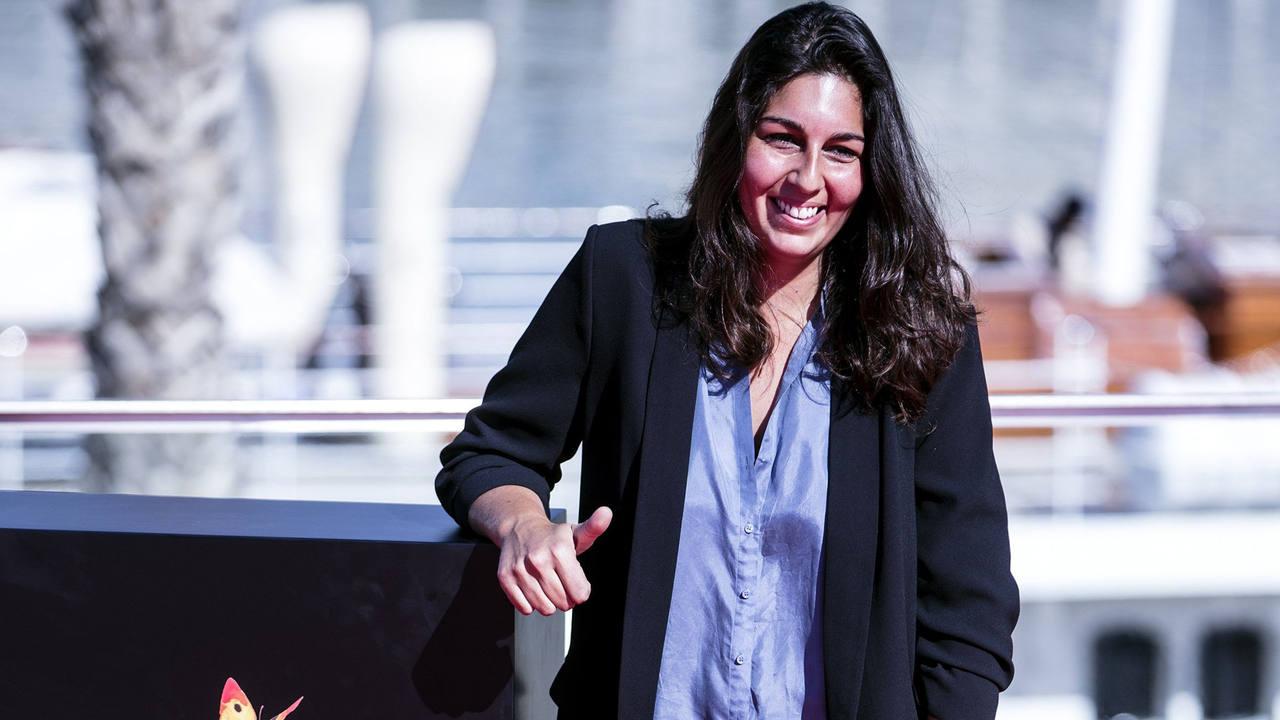 GRA131. MÁLAGA, 26/04/2016.-La directora Alba González de Molina posa en el puerto malagueño tras presentar su largometraje "Julie" a concurso en la 19º edición del Festival de Cine Español de Málaga. EFE/ Jorge Zapata.