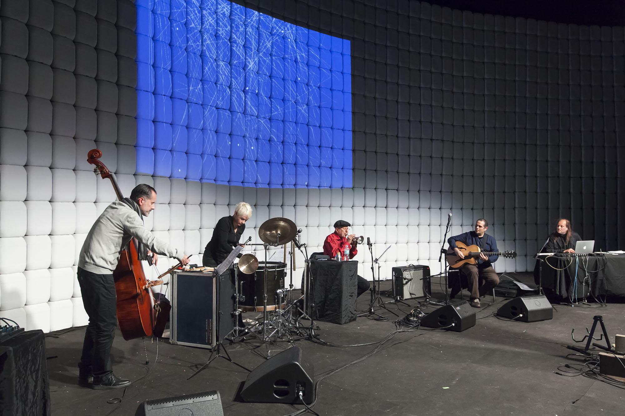 Pedro Barboza y Patchiwork Ensamble en el Espacio Cultural El Tanque con motivo del 33 Festival de Música de Canarias.