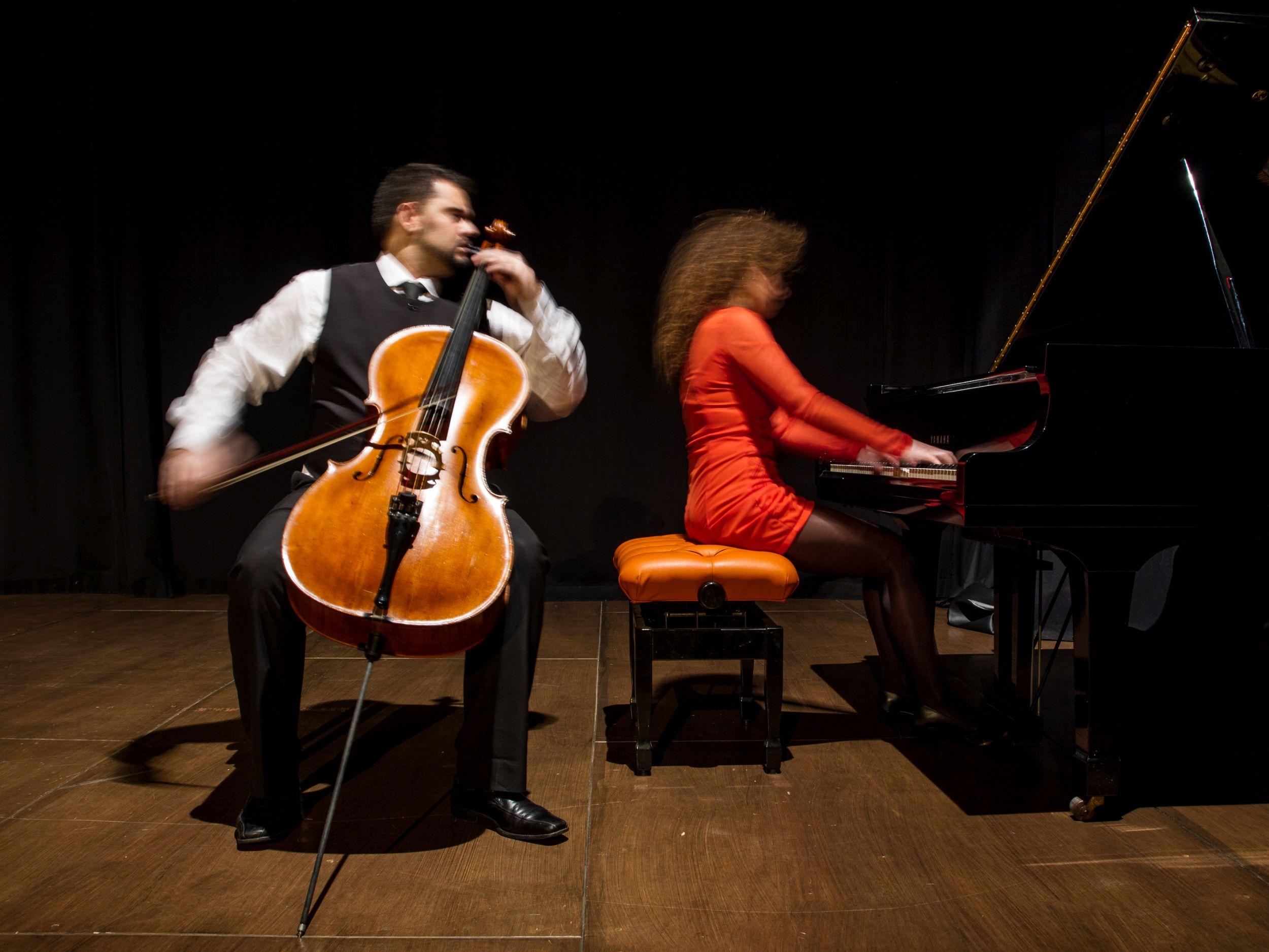 140109 Retrato "Tilellit Duo" Ciro Hernández, chelo. Noemí Brito, piano © Aarón S. Ramos