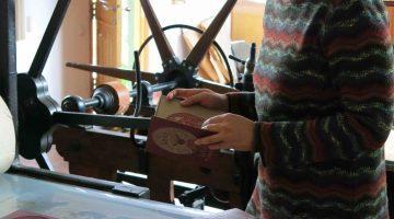 La creadora Elia Verona en el taller de Grabado del Cabildo grancanario