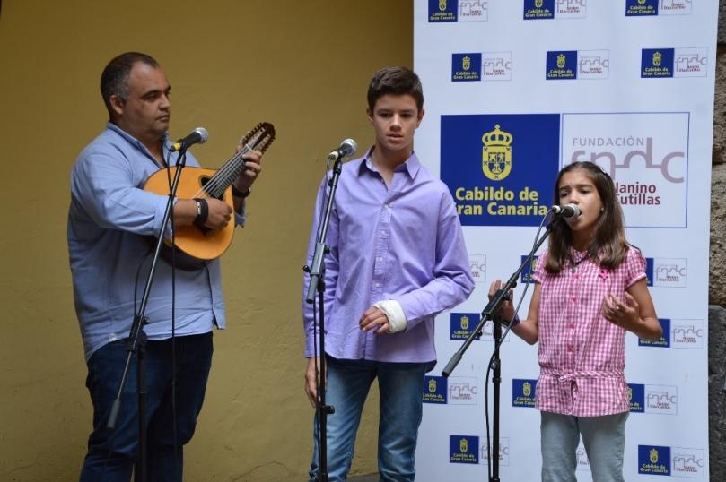 Los verseadores María Belén y Francisco Sánchez