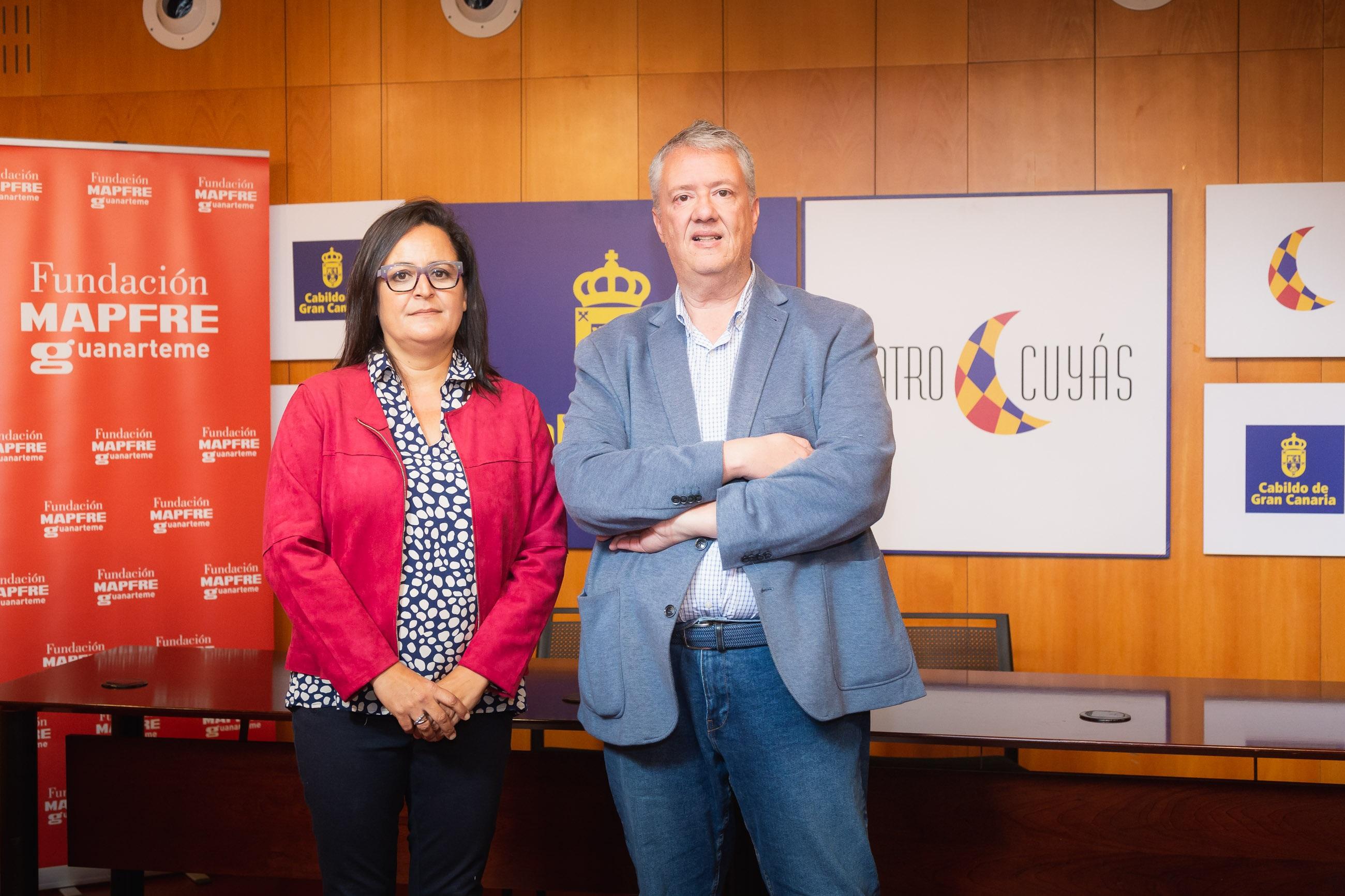 martel (izquierda) y ruiz (derecha) durante la firma 2