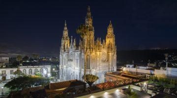 Vista noctura de la Iglesia de Arucas