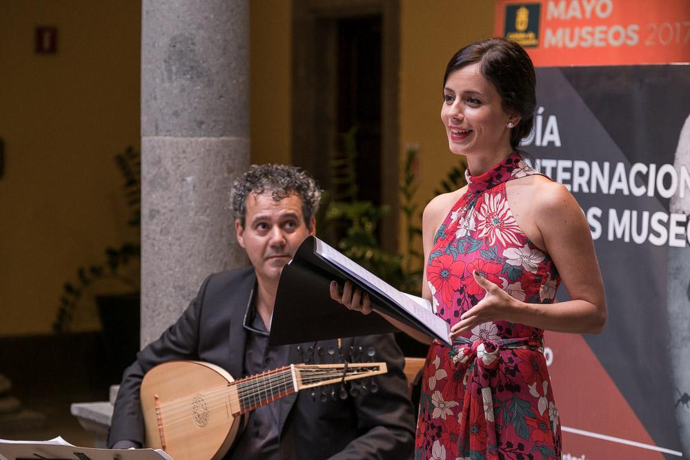 LAS PALMAS DE GRAN CANARIA (Canarias). 18/05/2017.- Actuación de música antigua a cargo de la soprano Magdalena Padilla y Carlos Oramas (laúd renacentista y tiorba), con motivo del Día Internacional de los Museos. ©Ángel Medina G./Cabildo de Gran Canaria