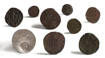 Monedas halladas en las excavaciones realizadas en el yacimiento de Cueva Pintada (2)