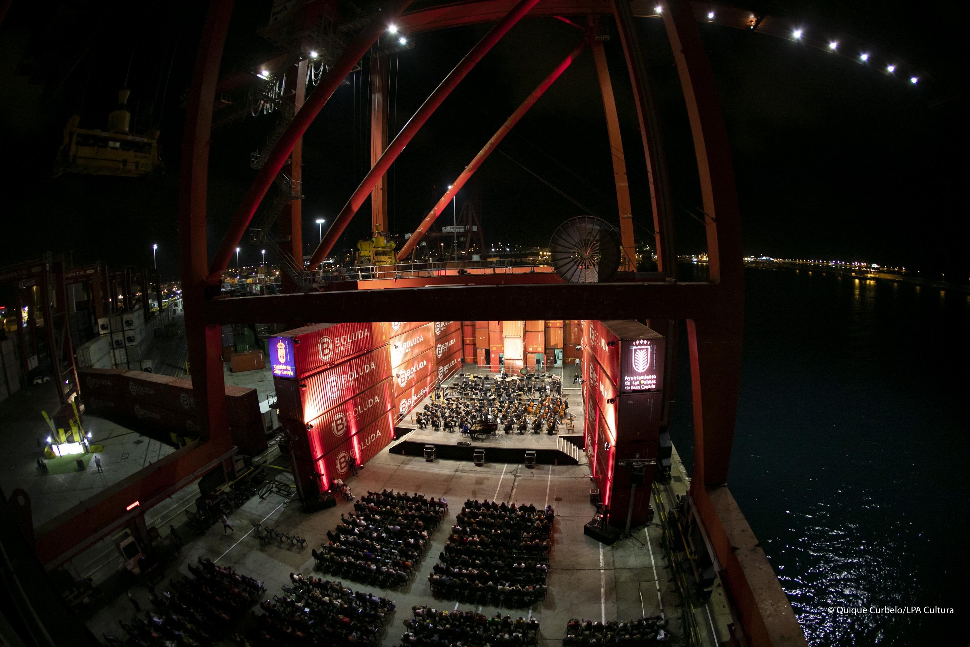 14.07.18. Las Palmas de Gran Canaria. Festival Teatro, Música y Danza, TEMUDAS. Concierto de la Orquesta Filarmónica de Gran Canaria "La Magia del Vals". Terminal de contenedores Muelle de La Luz - Boluda Grupo Marítimo. Foto Quique Curbelo