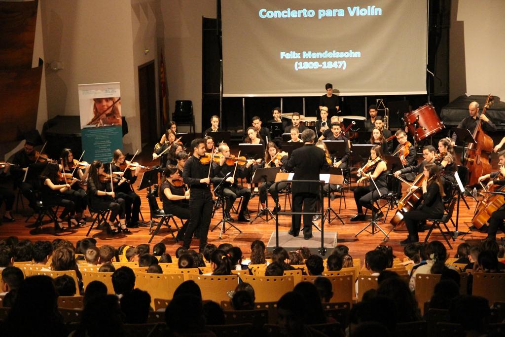 El violinista lanzaroteño Pablo Araya en uno de los conciertos de la gira Sigue la Música