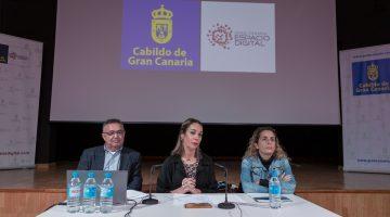 De izq a dcha, Sergio Morales, Guacimara Medina y Raquel Artiles durante el encuentro con el sector audiovisual