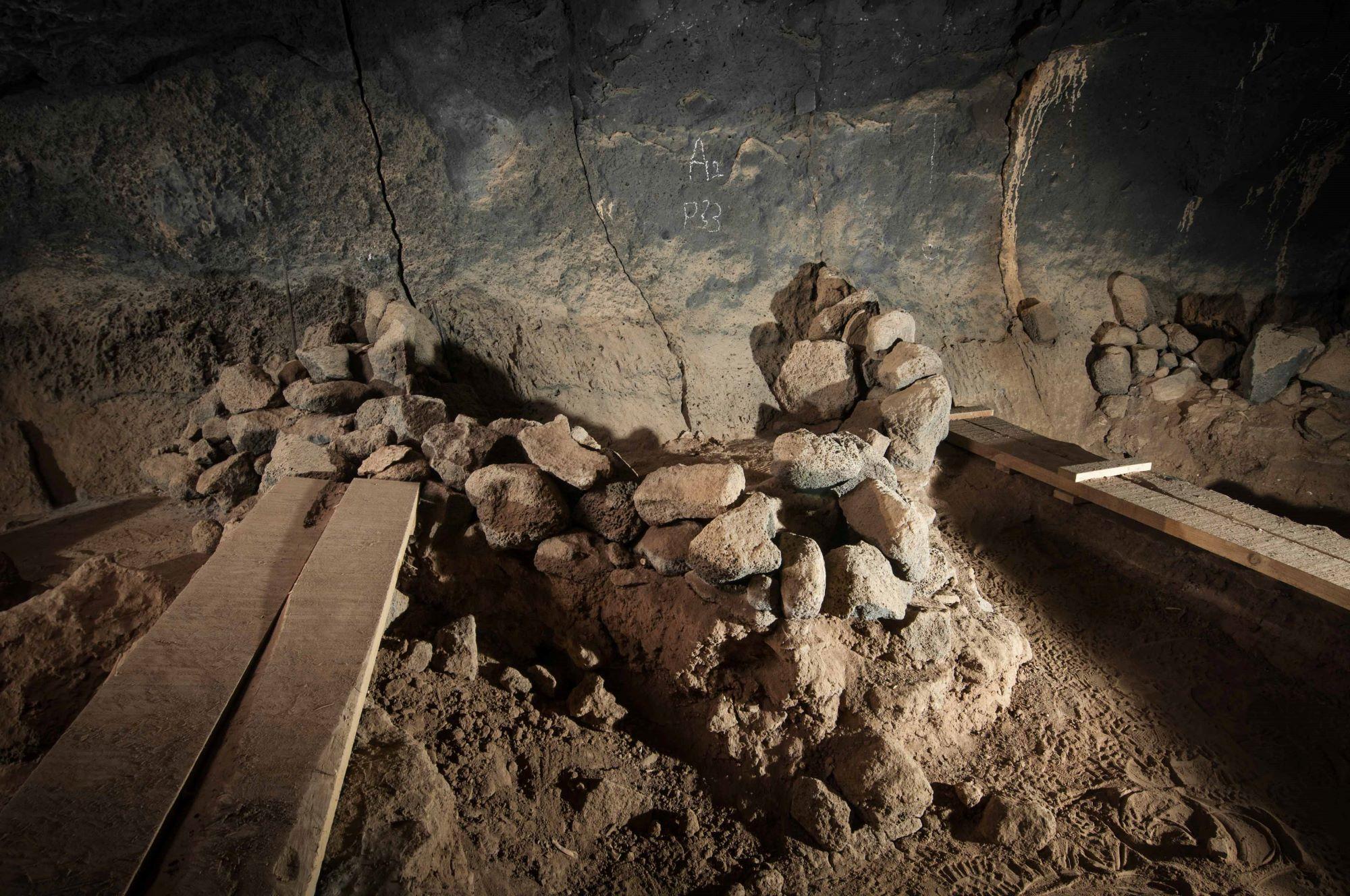 Tagoror conservado en el interior de la Cueva de Villaverde. Foto Jose Juan Torres
