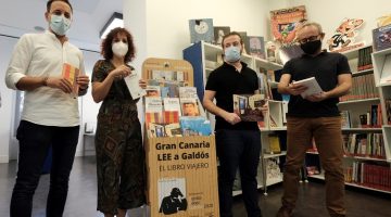 De izq a dcha. Rubén Pérez, Sara Ramírez, Juan Márquez y Francisco Bravo de Laguna en la Biblioteca Insular