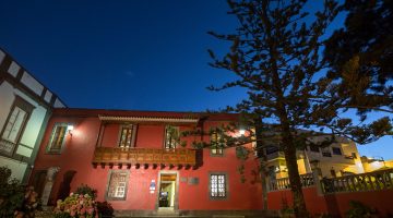 Imagen nocturna de la Casa-Museo Tomás Morales de Moya