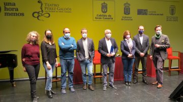 Foto de familia de la presentación del montaje 'Clara y el abismo'