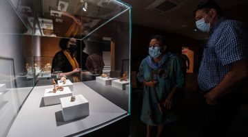 GALDAR (GRAN CANARIA). 20/11/2020.- Visita comentada por el equipo técnico del museo, en la que se recorrerán el museo y el parque arqueológico para realizar asociaciones que, más o menos insólitas, nos acercan a la vida social de los objetos, algunos de ellos expuestos solo para estas ocasiones. ©Ángel Medina G./Cabildo de Gran Canaria