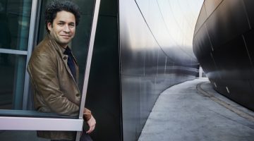 Gustavo Dudamel Promo Photo, credit Danny Clinch for LA Phil 03 - copia