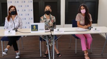 De izq a dcha Celia Donaire, Gucimara Medina y María Isabel Rodríguez, en la Biblioteca Insular