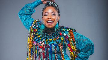 La cantante sudafricana Nomfusi Gotyana(5)