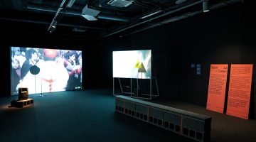 La sala de exposiciones del CCA con una Imagen del proyecto 'Bailar la Ciudad'