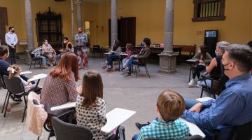 Imagen de uno de los talleres para familias organizado por la Casa de Colón