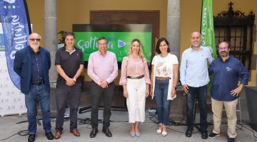 Guacimara Medina y Francisco Atta con el equipo organizador de Soltura