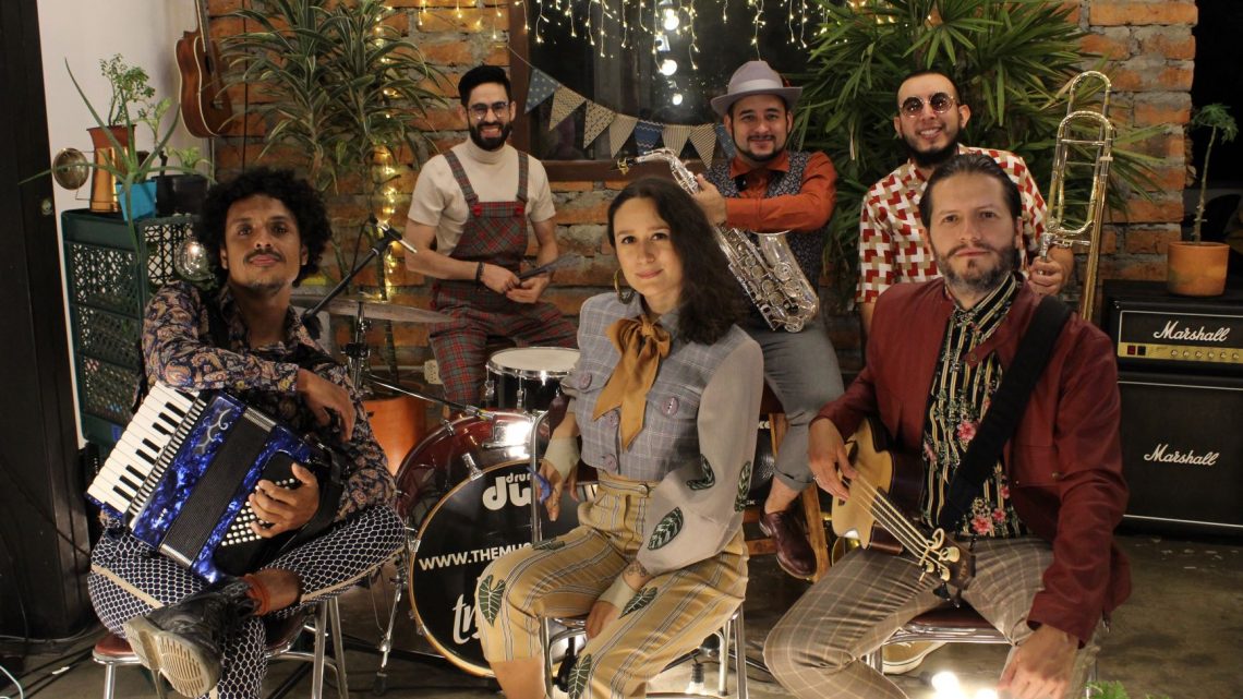 La banda colombiana Puerto Candelaria. Foto de Verónica Ceballos