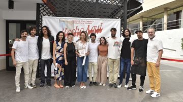 Guacimara Medina con los artistas que tomaron parte en el acto de presentación de la campaña 'Hecho aquí'