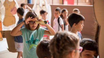 Los talleres de Semana Santa son una de las actividades infantiles más populares en Cueva Pintada.