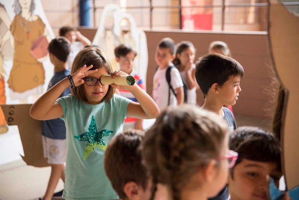 Los talleres de Semana Santa son una de las actividades infantiles más populares en Cueva Pintada.