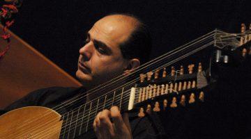 El músico Juan Carlos de Mulder, protagonista del Ciclo de Música Antigua en el Patio de la Casa de Colón.