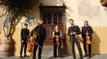 LAS PALMAS DE GRAN CANARIA (Canarias). 14/07/2021.- Concierto de música antigua en el patio - "El Afecto Ilustrado ‘Quintetos para el Conde". Quintetos con dos violas dedicados al Conde de Fernán Núñez de José Palomino (1753-1810) núm. IV, V y VI. Adrián Linares (violín barroco), Lorena Padrón (violín), Víctor Gil Gazapo (viola), Iván Sáenz (viola), y Diego Pérez (violonchelo). ©Ángel Medina G./Cabildo de Gran Canaria