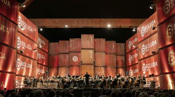 13.07.19.Las Palmas de Gran Canaria. TEMUDAS. Concierto en la Terminal de Contenedores del Muelle de La Luz -Boluda Corporación Marítima-, de la Orquesta Filarmónica de Gran Canaria, bajo la dirección de Karel Chichon, interpretan "Aires gitanos" Foto Quique Curbelo