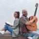 La poeta Andrea González y el cantautor Rubén Rodríguez, se unen en el espectáculo 'Cóncavo y con verso'. 2