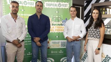 19.10.23. Las Palmas de Gran Canaria. El concejal de Cultura del Ayuntamiento de Las Palmas GC, Adrian Santana, visita las instalaciones de la Compañía Cervecera de Canarias Tropical con motivo de la proxima cebración del Tropical Fest. Foto Quique Curbelo