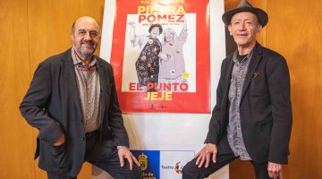 Paco Santana y Gregorio Figueras, ante el cartel de El punto Je-Je.