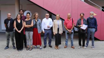 Sergio Morales y Guacimara Medina en el centro, junto a los promotores de los proyectos seleccionados