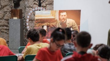 Una-imagen-de-las-actividades-escolares-celebradas-con-motivo-del-180-Aniversario-del-Nacimiento-de-Galdós, el 10 de mayo.