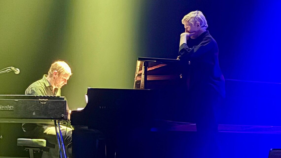 El sueco Jay Jay Johanson inaugura el festival Encuentros en el M/A/L en el Teatro Leal con un concierto especial por sus 30 años de carrera. Próximas citas con Ángel Stanich y Andy Timmons.